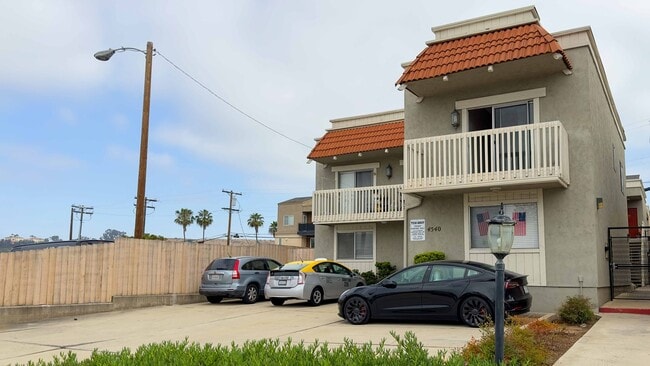 Primary Photo - 4540 Glacier Ave