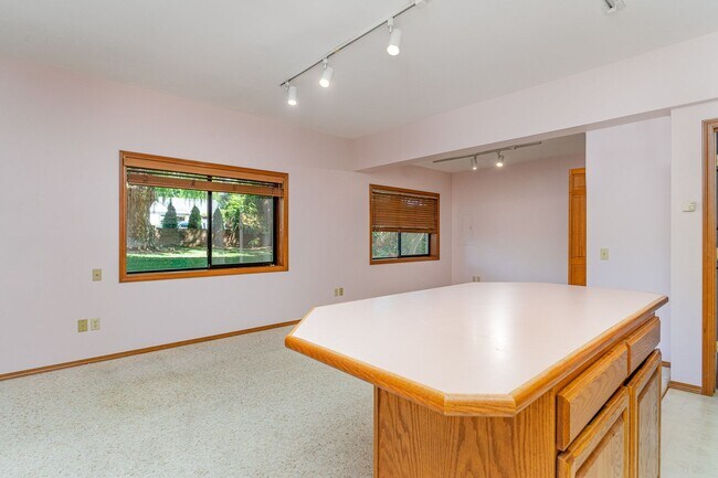 Building Photo - 4bd/3ba Seattle Home