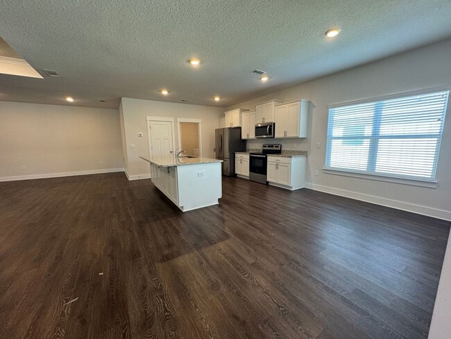 Building Photo - Gulf Breeze - Roman Oaks - 4 Bedroom, 3 Ba...