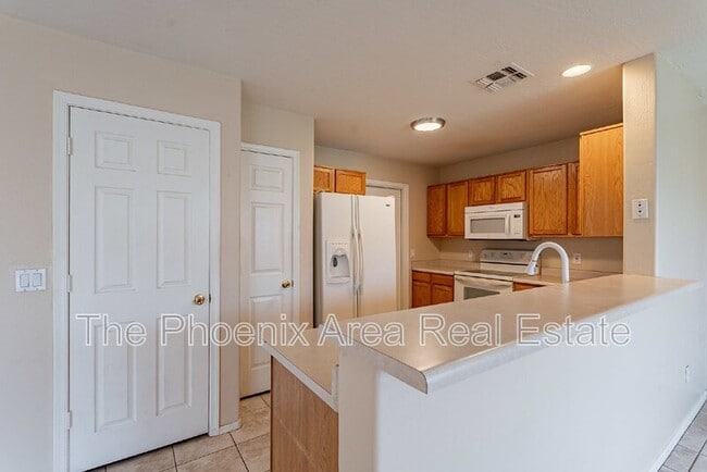 Building Photo - 11928 W Columbine Dr