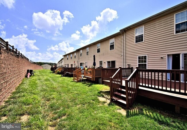 Building Photo - 1055 Balley Dr