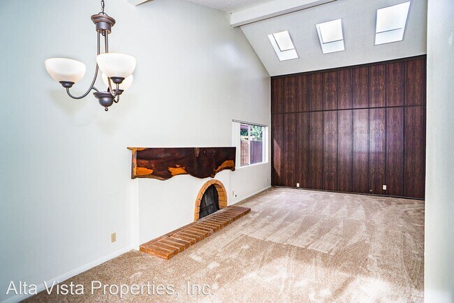 Building Photo - 4 br, 2 bath House - 5404 Coral Reef Ave.