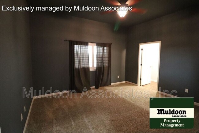 Building Photo - 1207 W De La Vista Ct