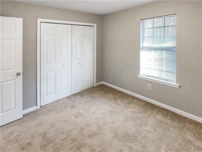 Building Photo - 220 Peach Forest Pl