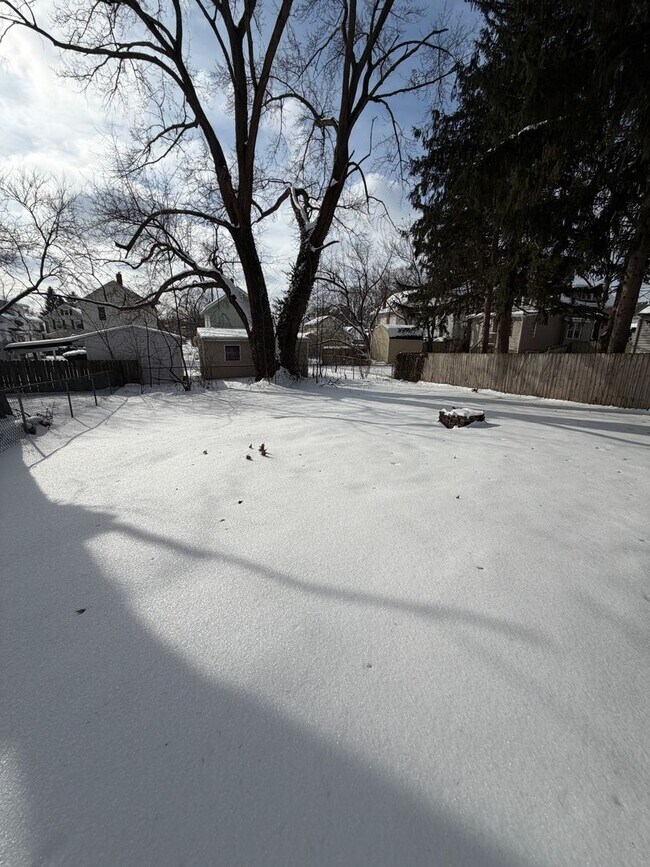 Building Photo - Spacious 4-Bedroom Barberton Home – Open House Wednesday, February 11th!