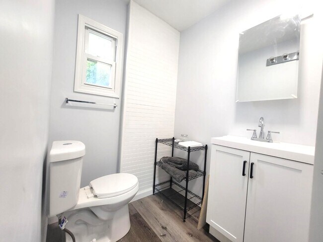 Building Photo - 2153 11th St SW