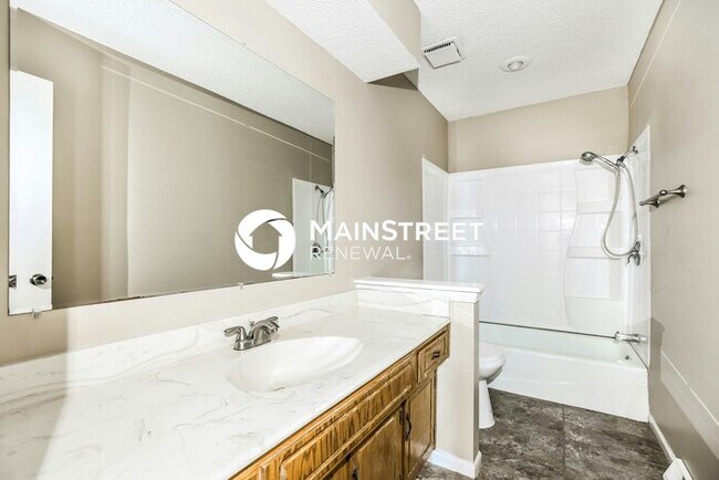 Building Photo - 4 Bedroom Pet-Friendly Home in Shawnee, KS...