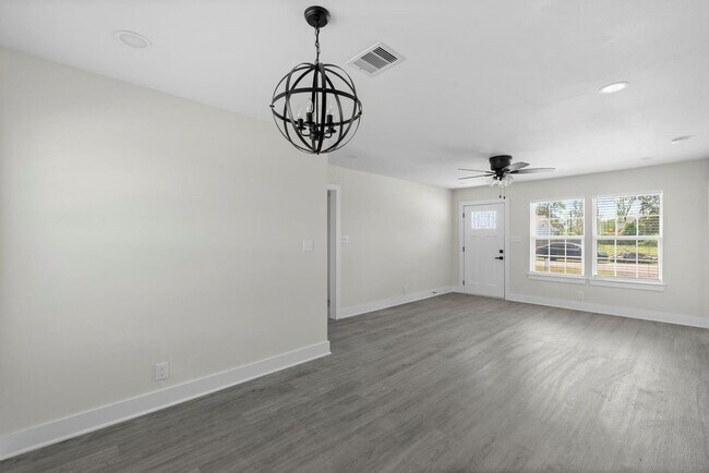 Building Photo - 226 Hyta St