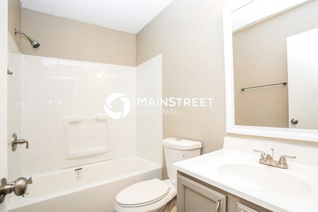 Building Photo - 3 Bedroom Pet-Friendly Home in Columbus, OH with Main Street Renewal