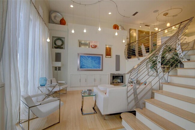 Building Photo - 505 Mandalay Ave