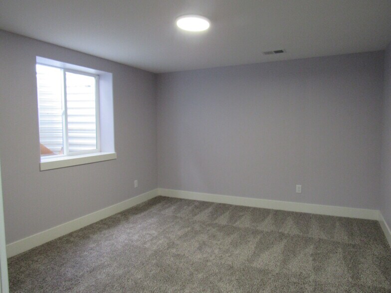 Building Photo - 3082 Charissas Plz