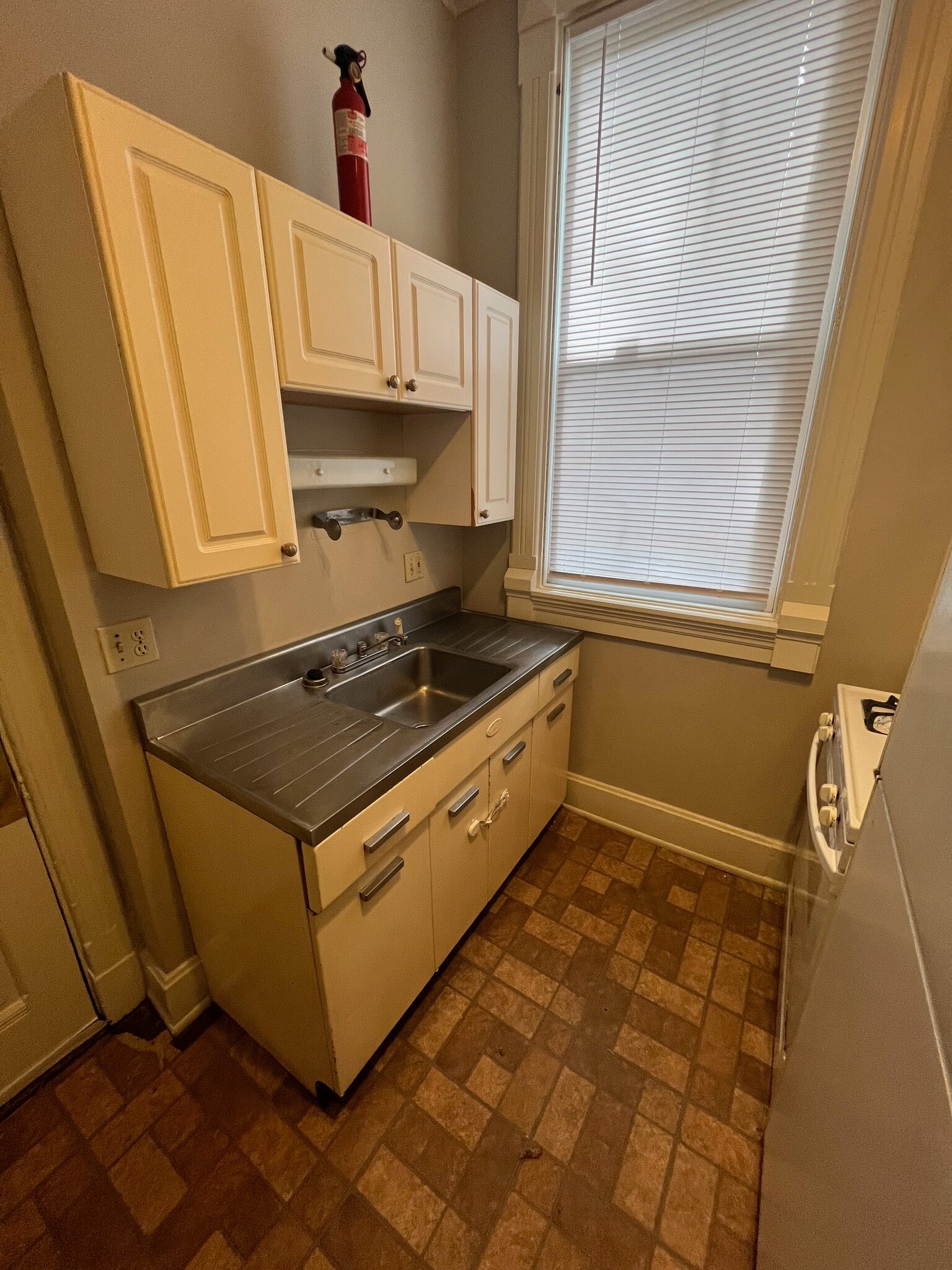 Building Photo - 114 Parker St