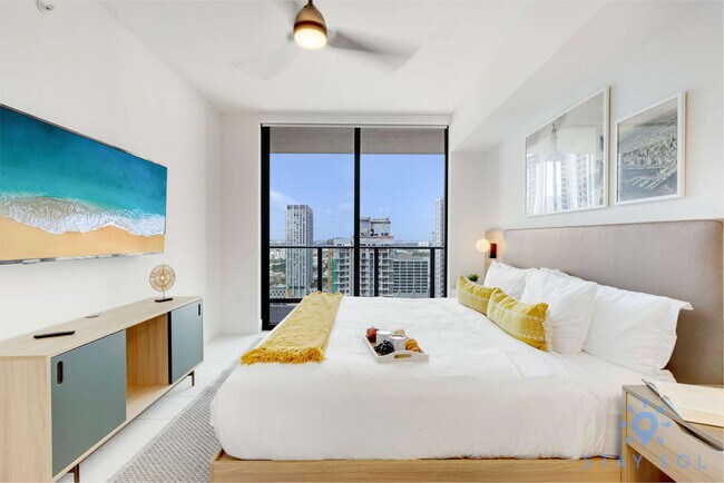 Building Photo - 601 NE 1st Ave