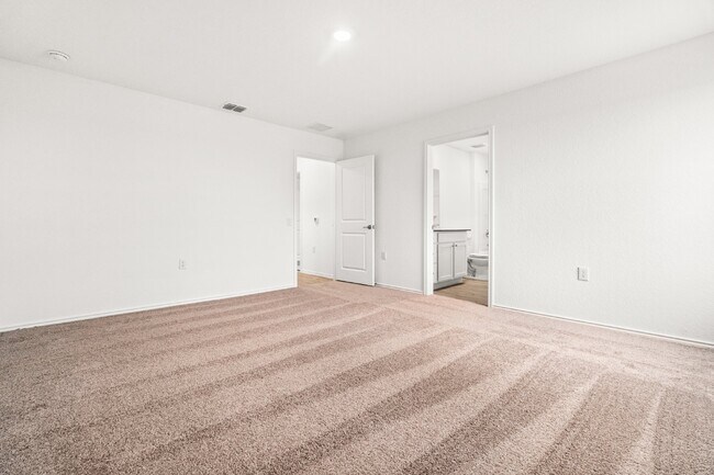 Building Photo - 907 Stricker Path