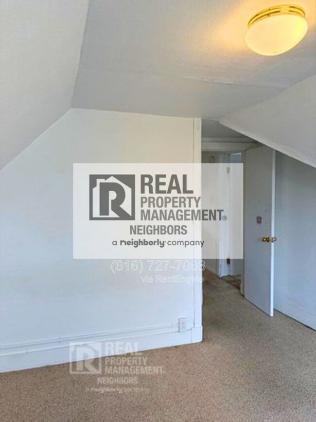 Building Photo - 88 E 18th St