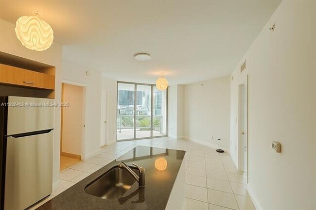 Building Photo - 350 S Miami Ave