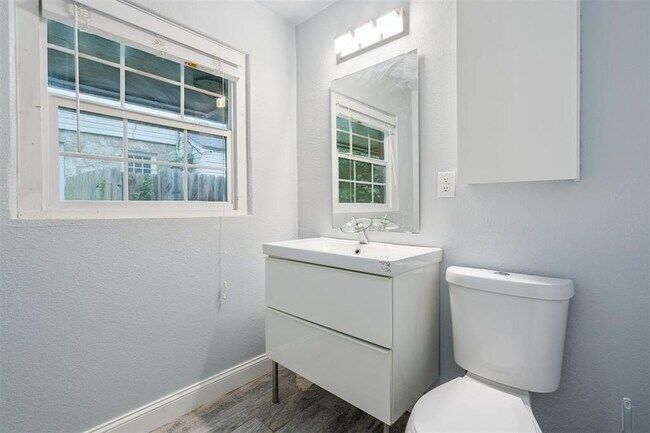 Building Photo - 4705 N Miller Ave