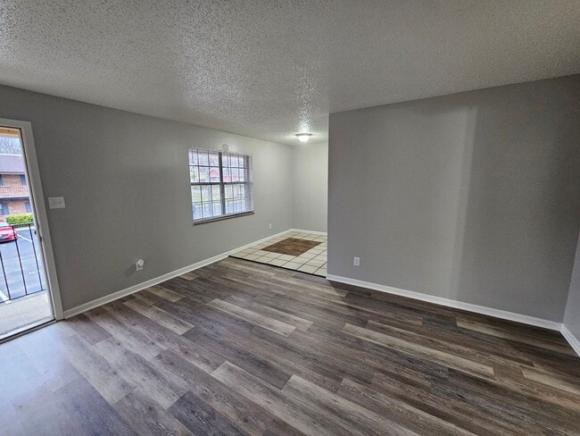 Building Photo - Renovated upstairs 1 Bedroom 1 Bath appartment available NOW!