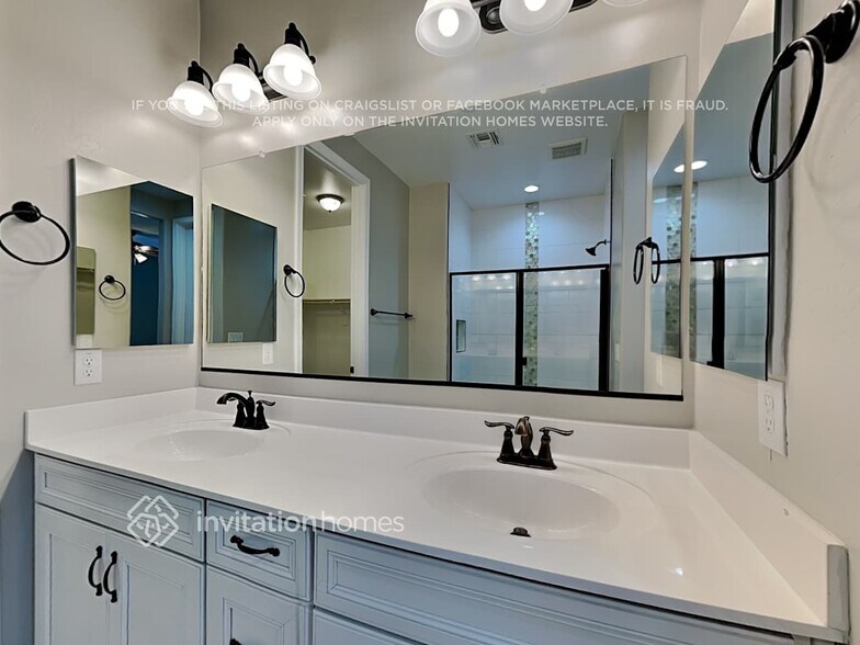 Building Photo - 19615 W Montecito Ave