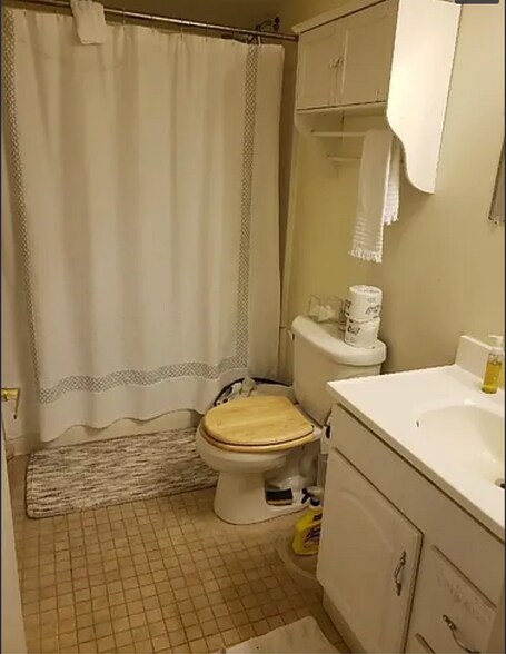 Building Photo - 205 Highland St