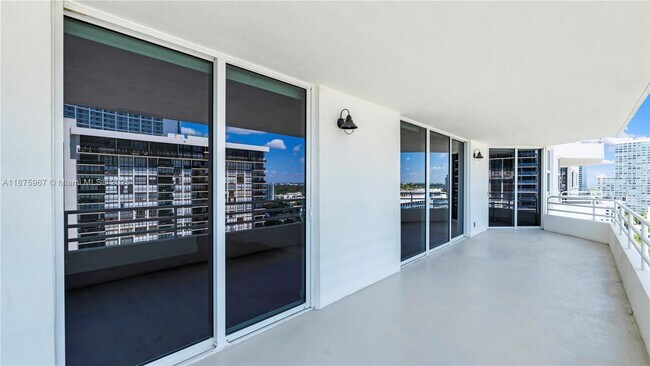 Building Photo - 555 NE 34th St