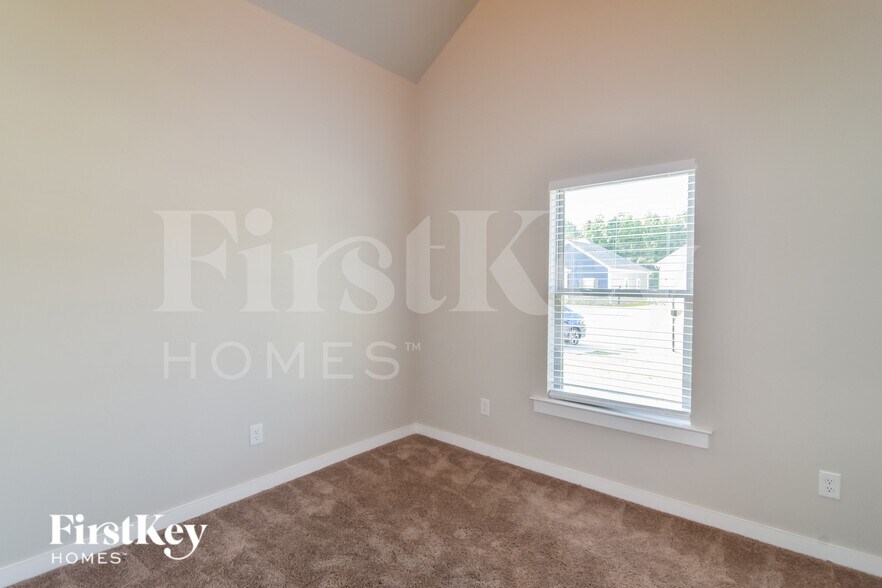 Building Photo - 135 Avalon Wy