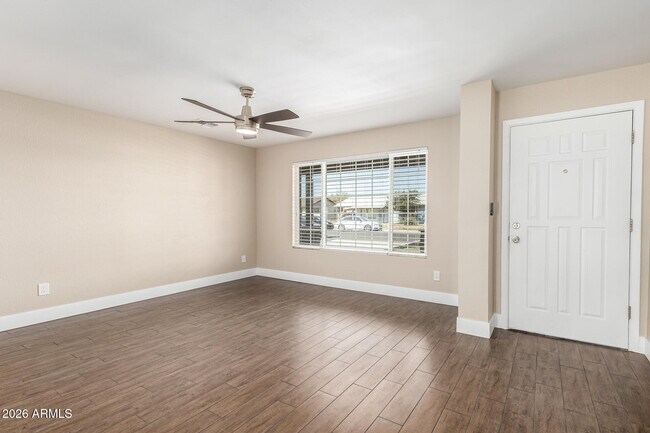 Building Photo - 7613 W Devonshire Ave