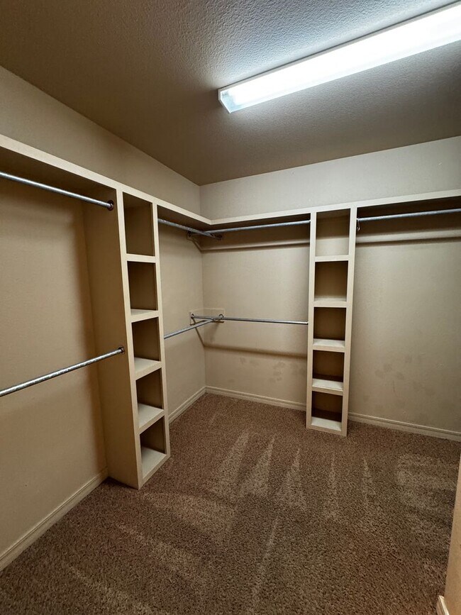 Building Photo - Located in Tradewinds! 3/2/2