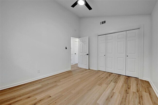 Building Photo - Fully updated 6 bed house!!! 1911 David!