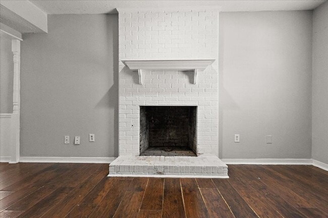 Building Photo - Adorable 3 bed 2 bath Townhome