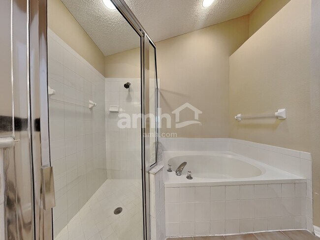 Building Photo - 1502 Scotch Pine Dr