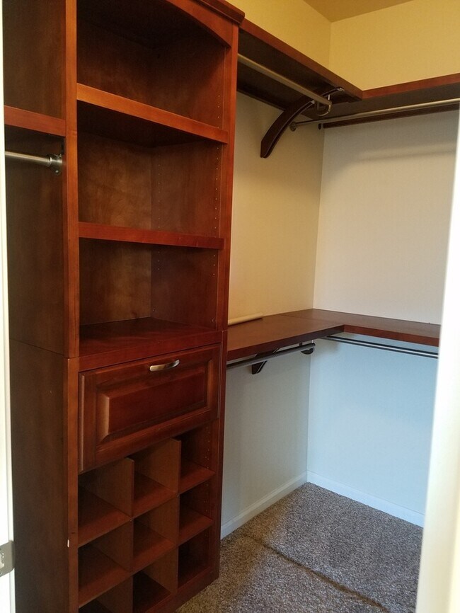 Building Photo - Spacious Single-Story Gem with 4 bedroom, 2 bathroom Near Damonte Ranch!