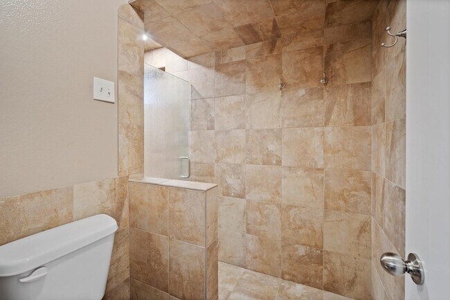 Building Photo - 4515 W Shaw Butte Dr