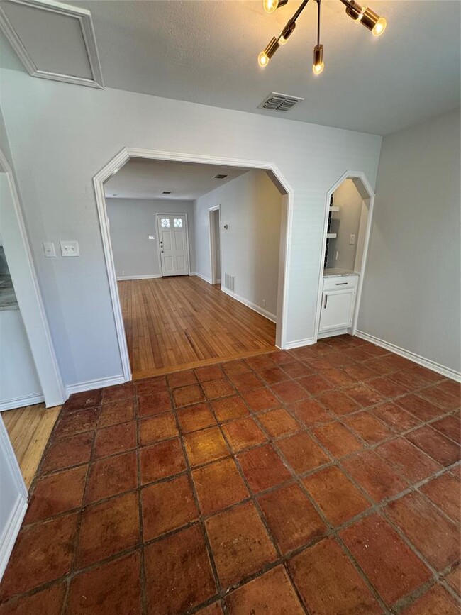 Building Photo - 4000 Ramsey Ave