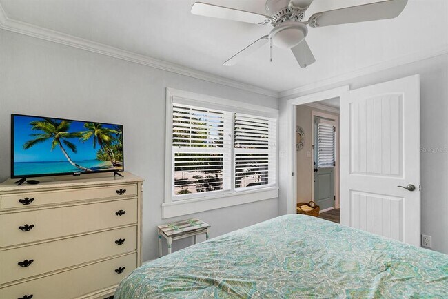 Building Photo - 305 57th St