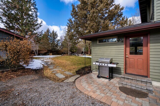 Building Photo - 61497 SE Orion Dr