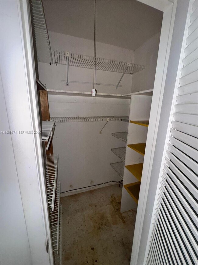 Building Photo - 211 Coventry I