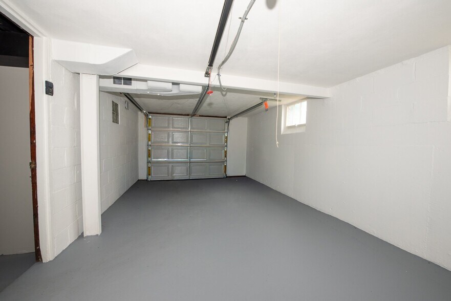 Building Photo - 956 Fontaine Pl