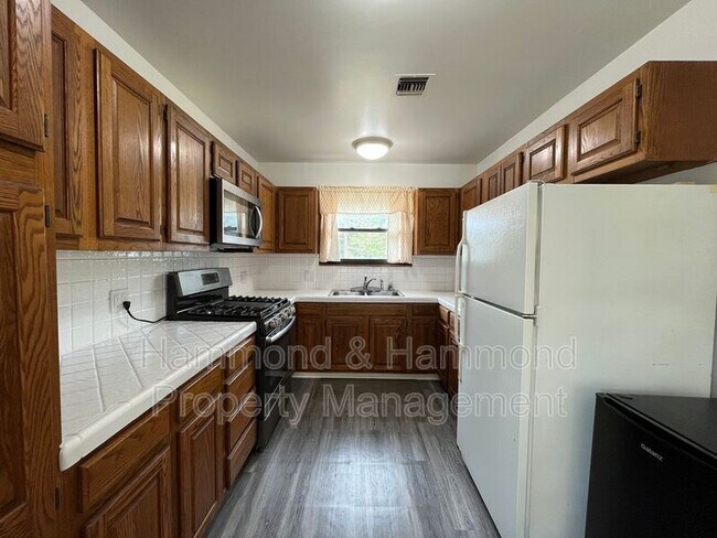 Building Photo - 18003 Saticoy St