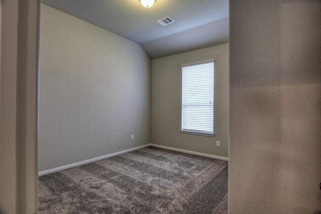 Building Photo - Laurel Glen - 20814 Bradley Gardens Dr, Sp...