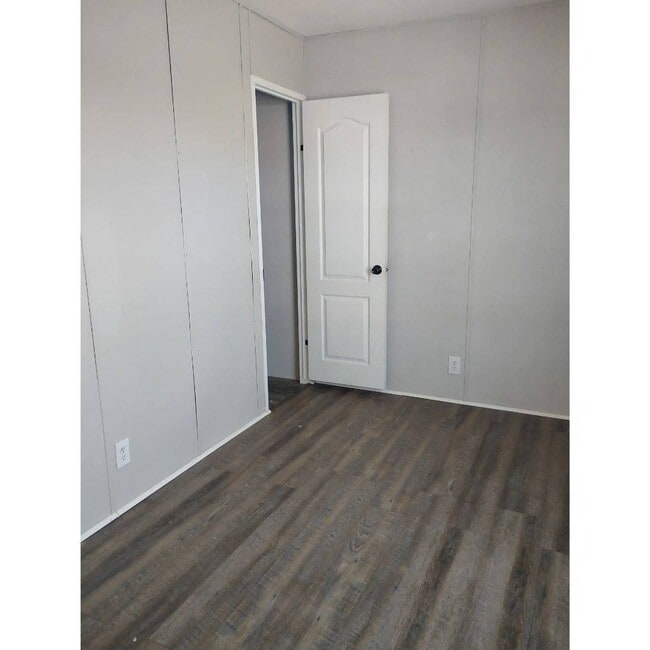 Building Photo - 1520 Nancys Dr