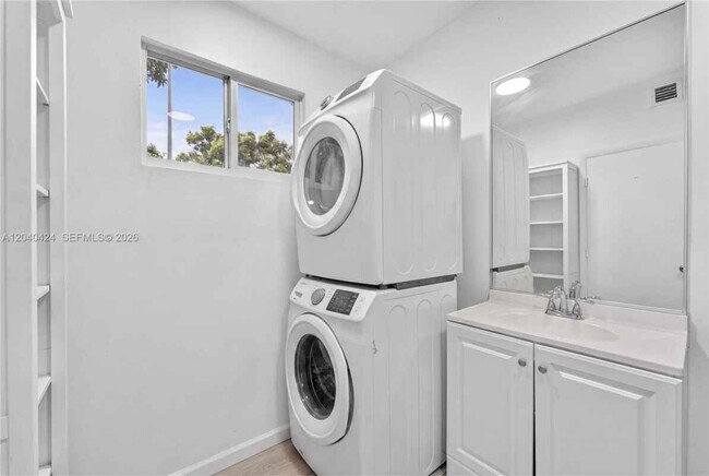 Building Photo - 1168 NW 30th St