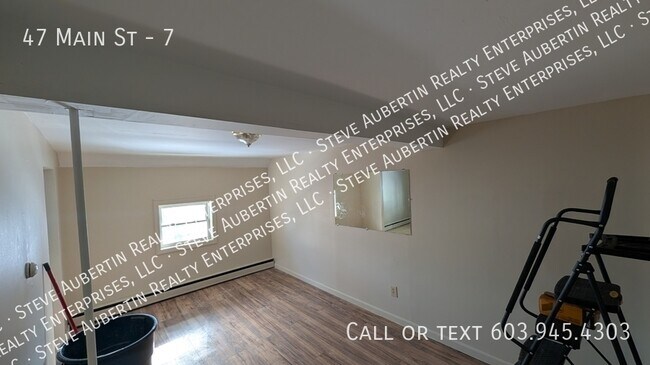 Building Photo - 47 Main St