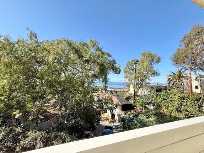 Building Photo - Charming 2 Bedroom 1 Bath in Laguna Beach!!