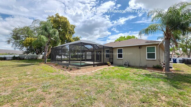 Building Photo - CUTE AND SPACIOUS 3 BEDROOM/ 2 BATH POOL HOME! NORTH PALMETTO! PET FRIENDLY!