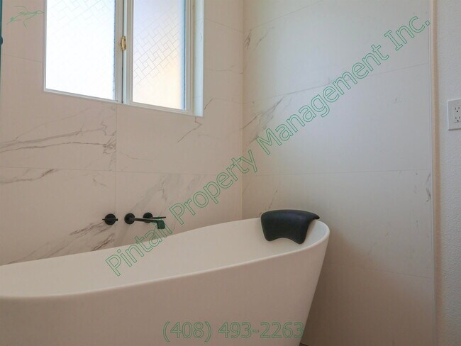 Building Photo - 5130 Le Miccine Terrace