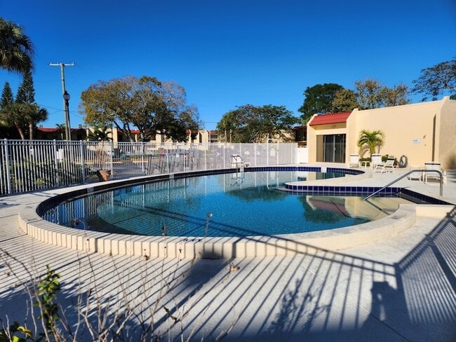 Building Photo - 2050 Oleander Blvd