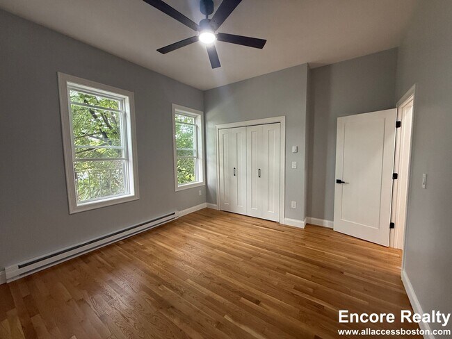 Building Photo - 120 London St