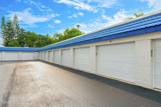 Building Photo - 2160 N Hwy A1A