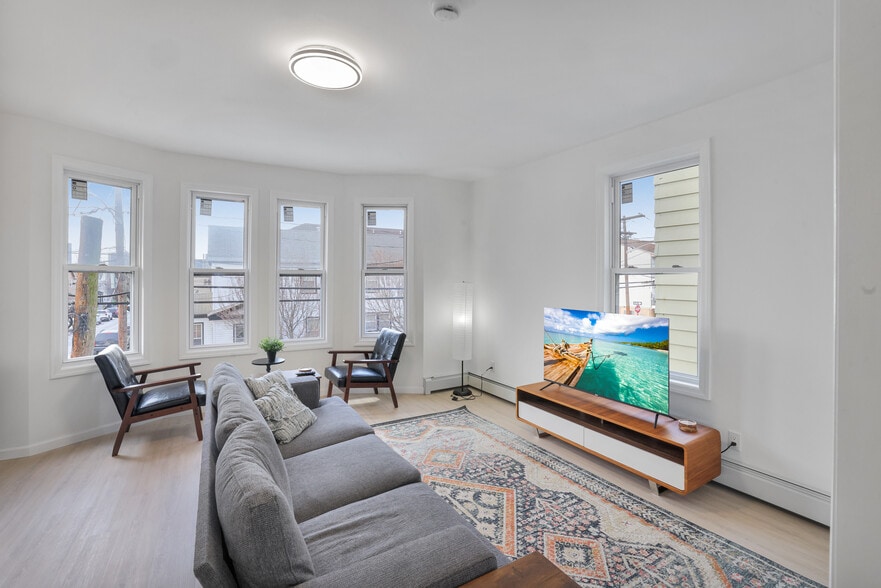 Building Photo - 126 Grant Ave